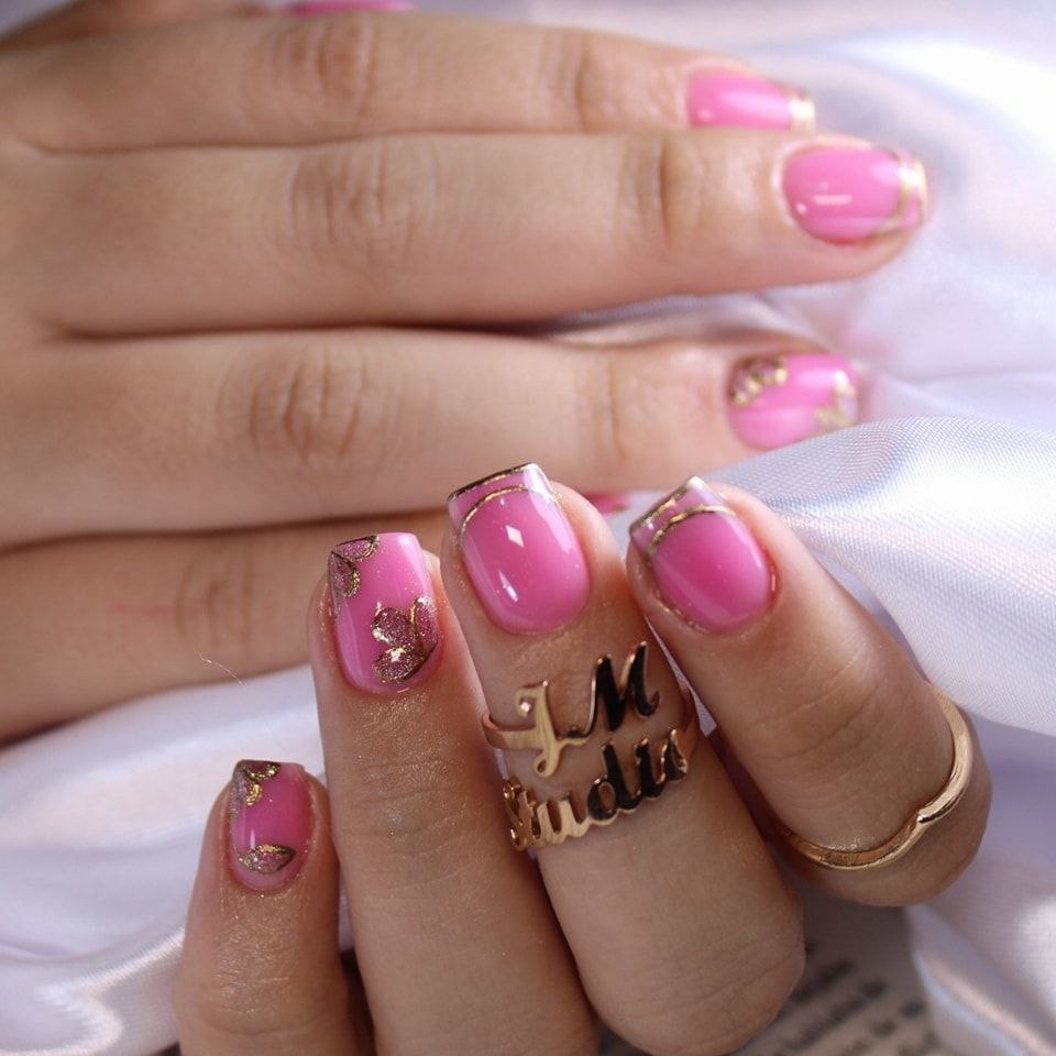 U&ntilde;as art&iacute;sticas